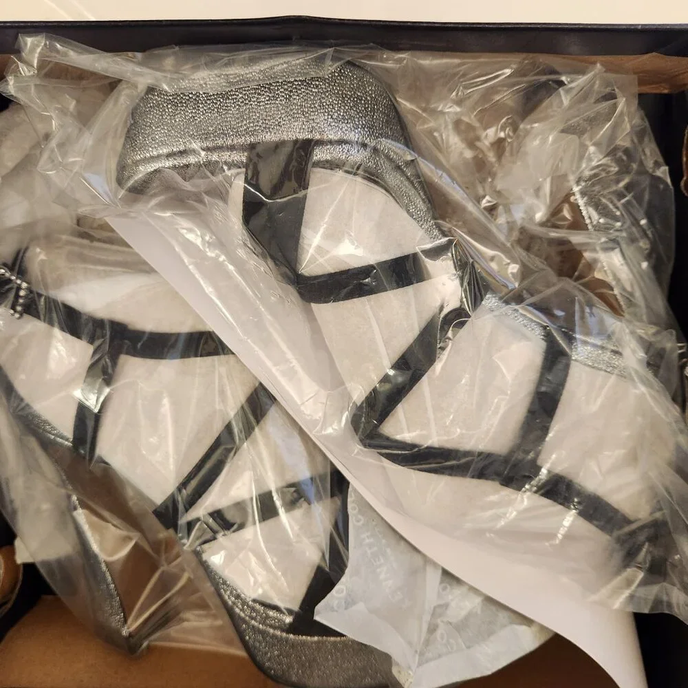 Kenneth Cole New York Allen Platform Sandals. NIB. Size 5.5. Black/Silver